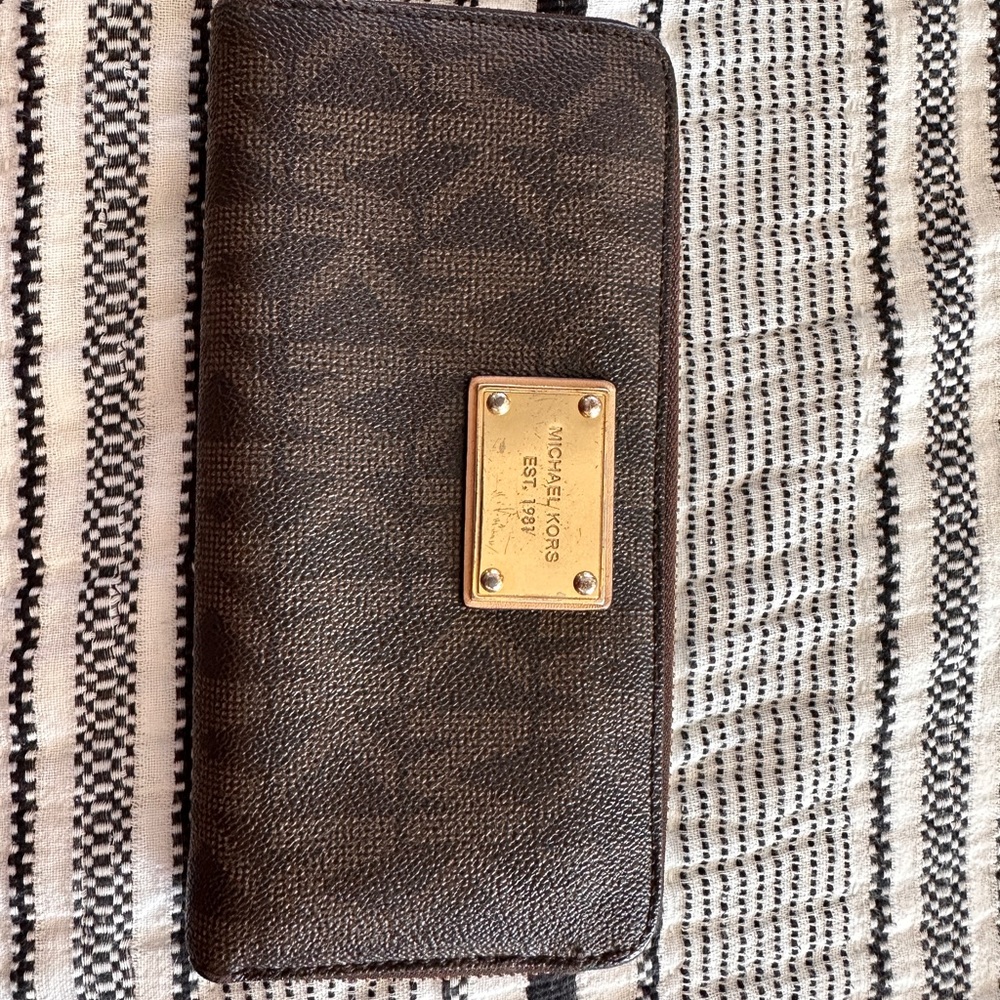 Michael Kors logo wallet